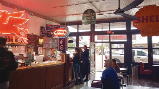 Collinsville welcomes new deli to downtown