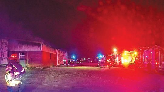 Fire destroys warehouse