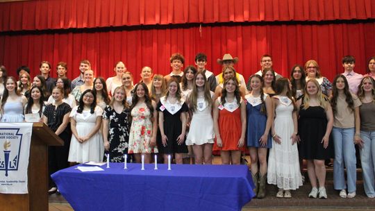S&S High School NHS Ceremony honors seniors, inducts sophomores