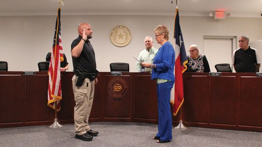 Southmayd swears-in new police chief, plans meet & greet