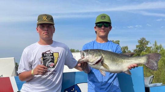 Whitesboro Bass Team reels in award-winning 10-pounder