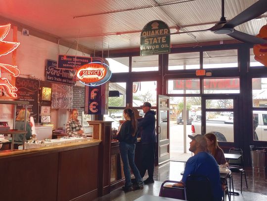 Collinsville welcomes new deli to downtown