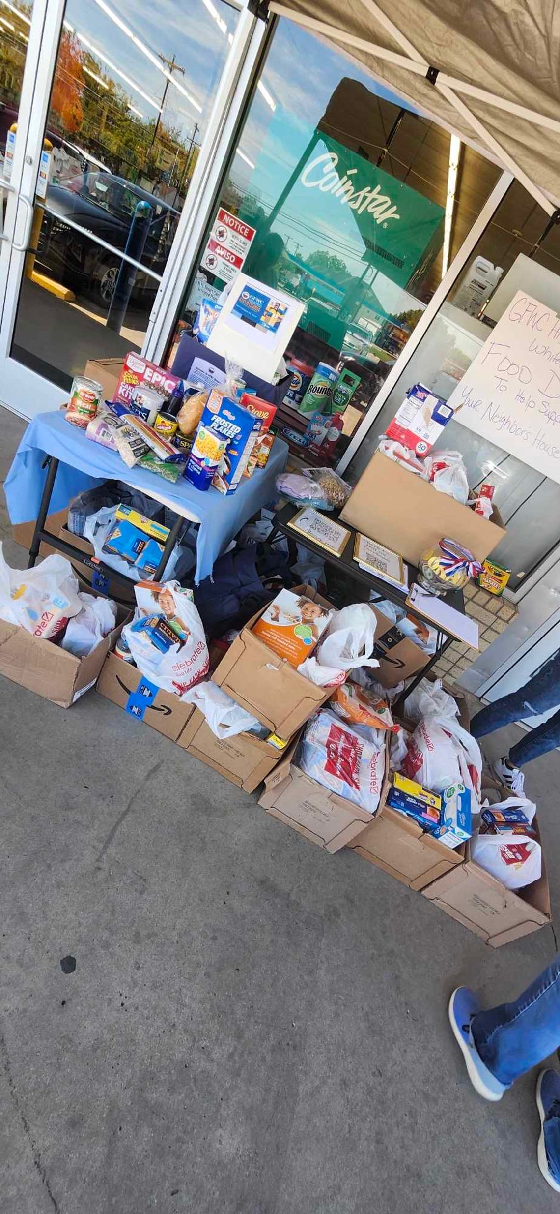 History Club collects 1,000 pounds of food for Your Neighbor’s House