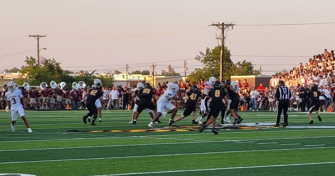’Jackets roll past Bearcats in Battle of the Ax ’Jackets roll past Bearcats in Battle of the Ax