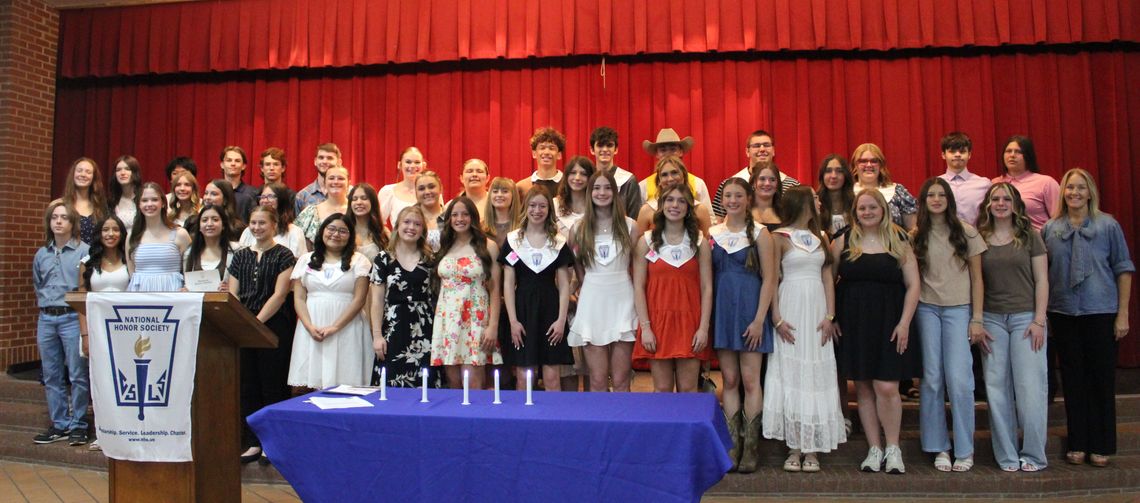 S&S High School NHS Ceremony honors seniors, inducts sophomores S&S High School NHS Ceremony honors seniors, inducts sophomores