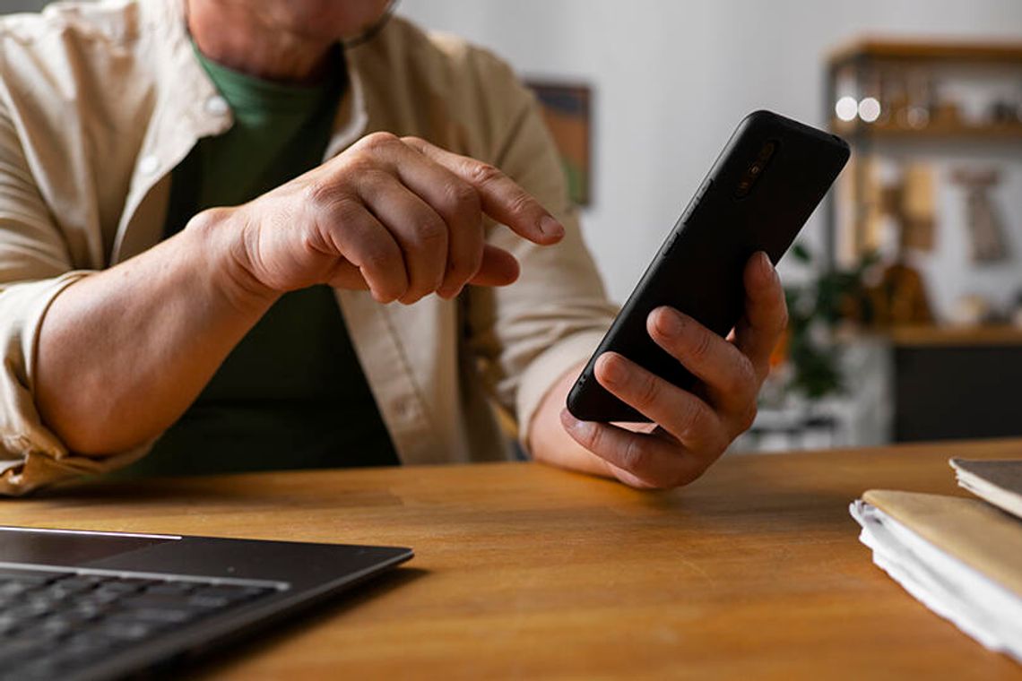 Scammers targeting restaurants in midst of Cyclospora outbreak Scammers targeting restaurants in midst of Cyclospora outbreak
