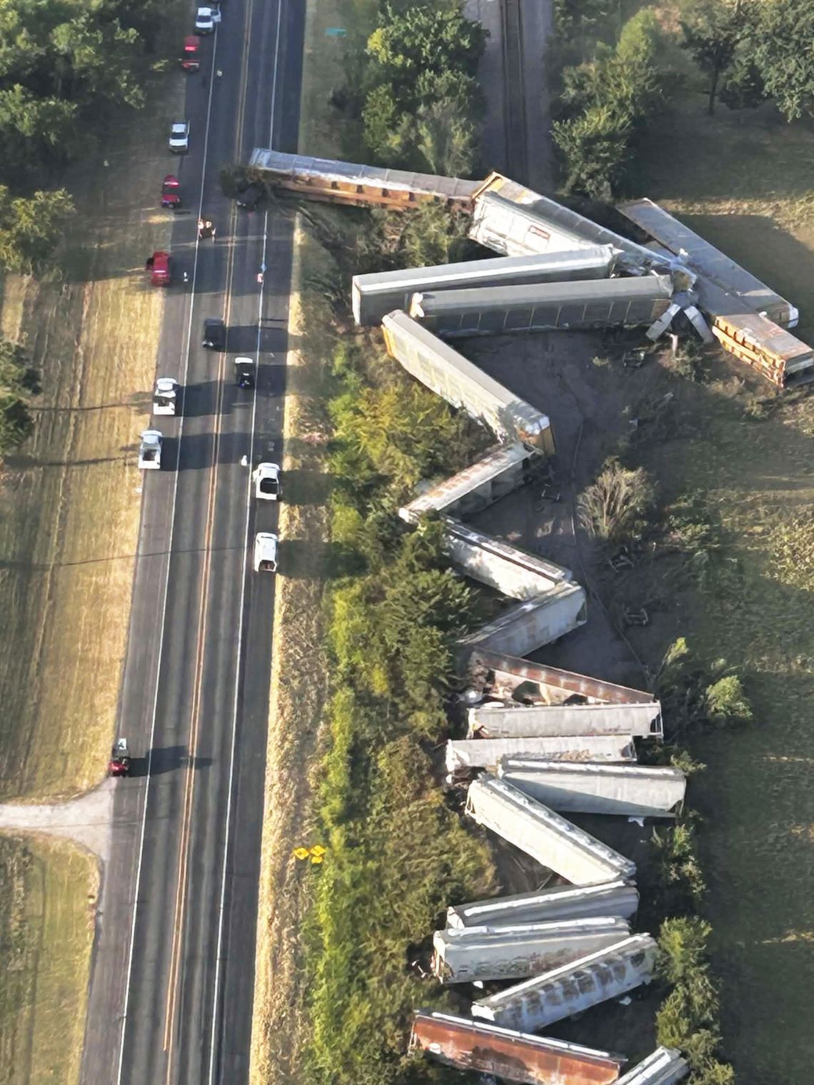Train derails, shuts down U.S. 377, leaves one dead Train derails, shuts down U.S. 377, leaves one dead