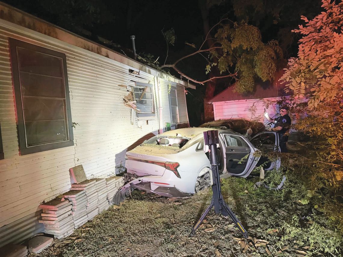 Vehicle crashes into house Vehicle crashes into house